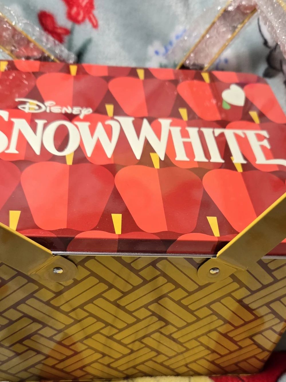 Disney Snow White Red and Yellow Tin Lunch Box